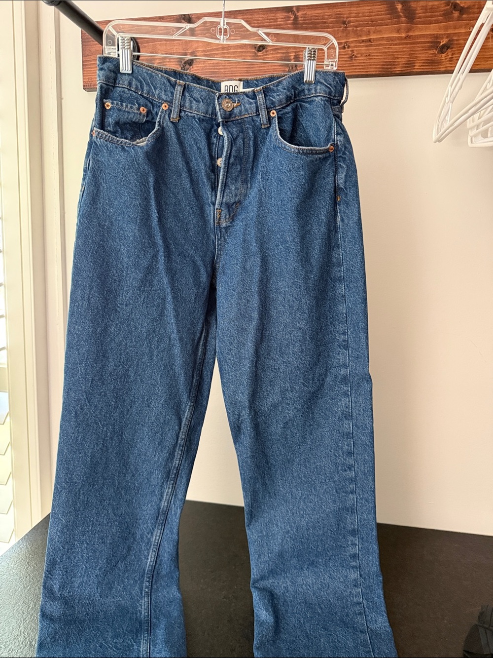 BDG Relaxed High-Rise Jeans in Medium Blue Wash